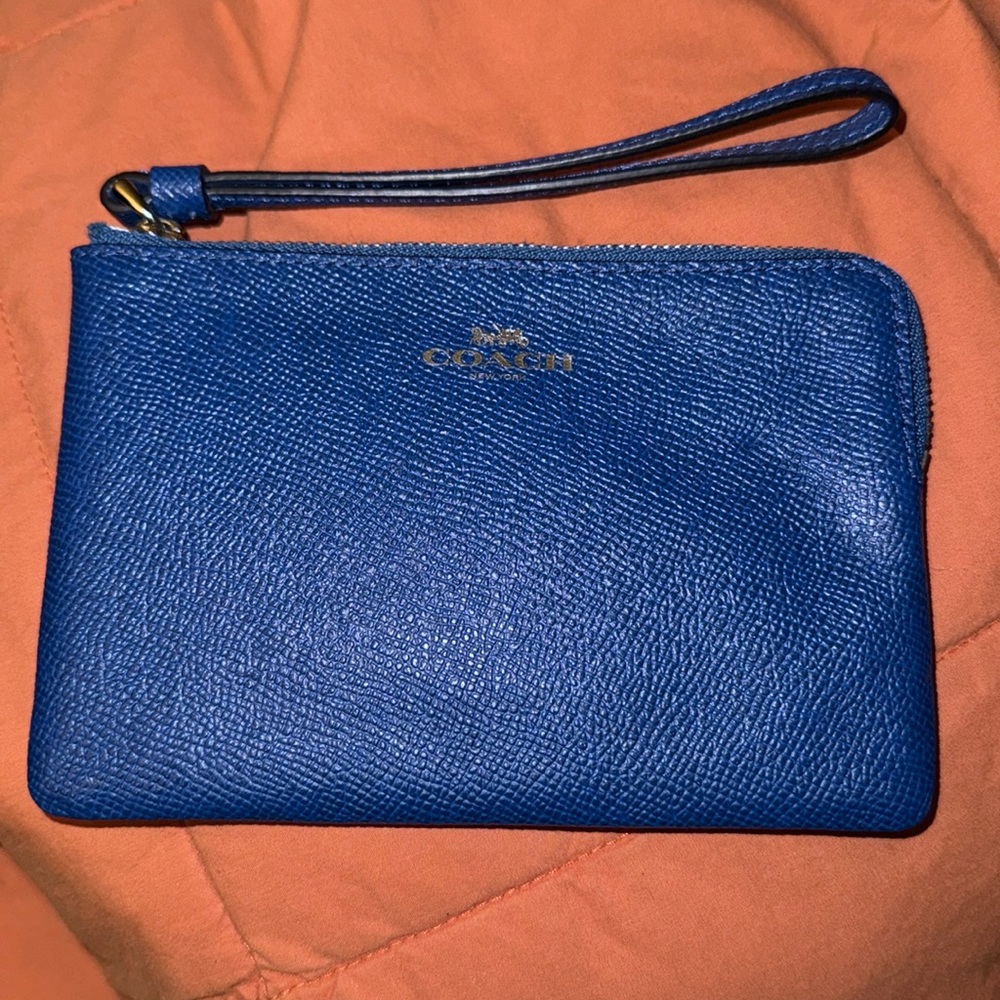 NWOT coach wristlet navy blue; cute gift idea